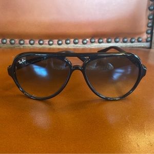 Ray-Ban CATS5000 aviator sunglasses (RB4125)